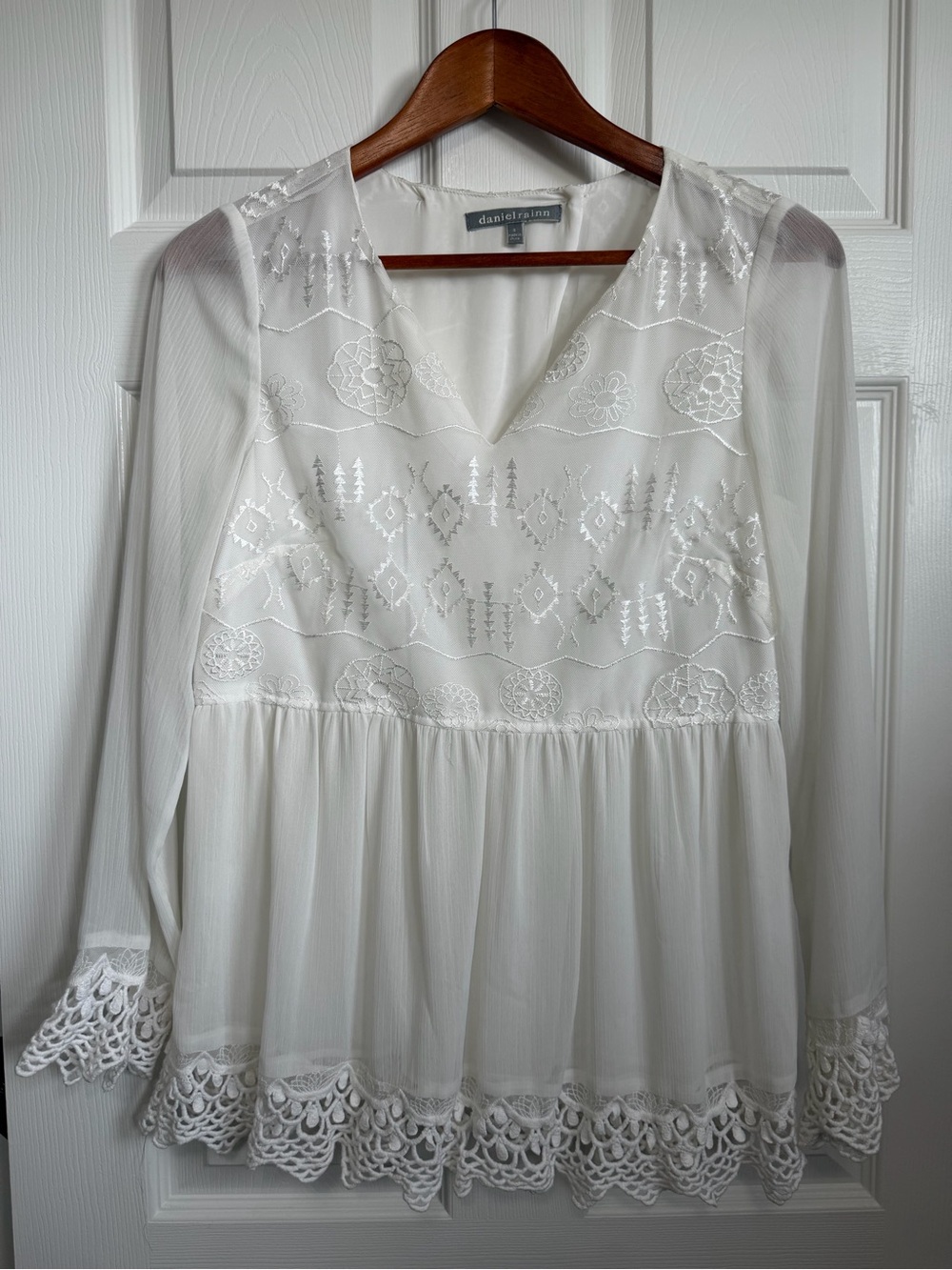 Daniel Rainn White Embroidered Peasant Tunic Top